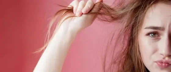 Die besten Tipps gegen trockene Kopfhaut und Schuppen