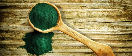 Die Anti-Aging-Wunderwaffe: Spirulina in der Männerhautpflege